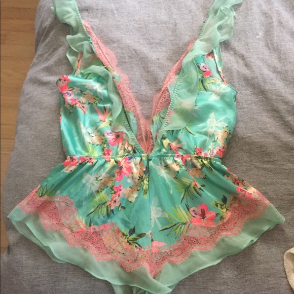 Lingerie - Picture 2 of 2